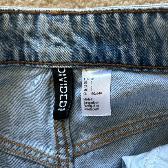 H&M High Waisted Baggy Jeans (Size 2 Tailored for 5’0-5’2) - Picture 2 of 3